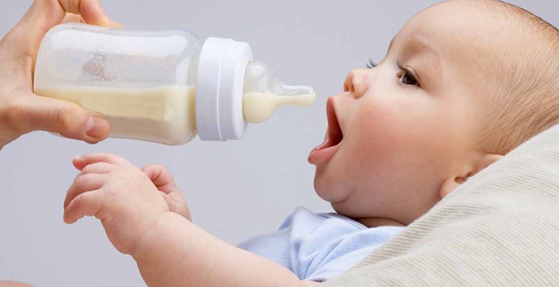 كيف أعرف أن طفلي شبع من الحليب الصناعي