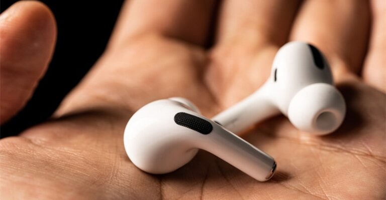 سماعات AirPods